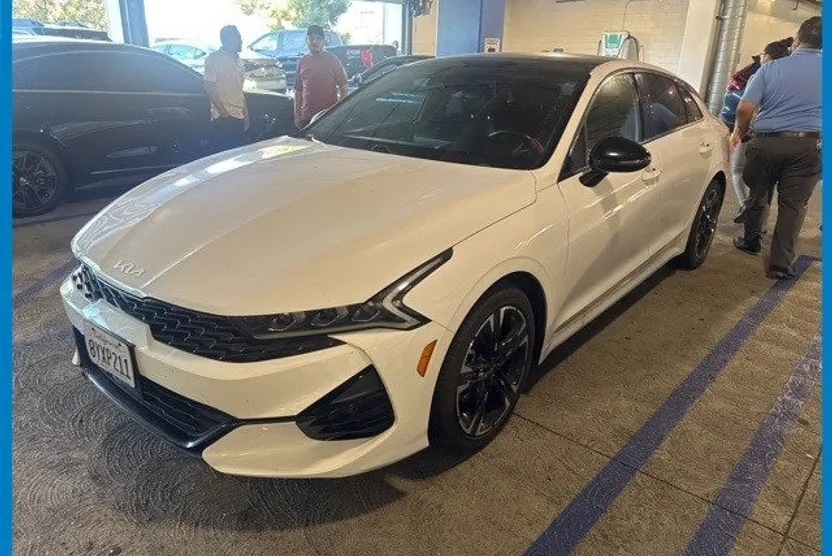 2022 Kia K5 GT-Line photo 1