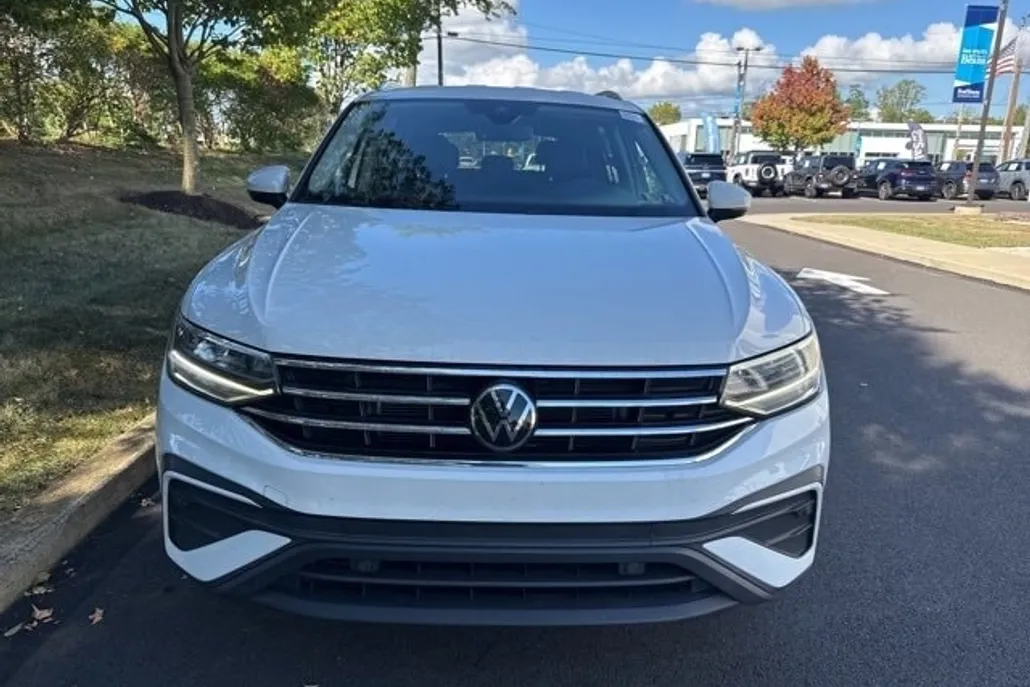2022 Volkswagen Tiguan SE photo 1