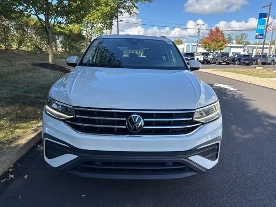 2022 Volkswagen Tiguan SE photo 1
