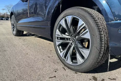 2025 Audi Q8 55 Premium Plus photo 3
