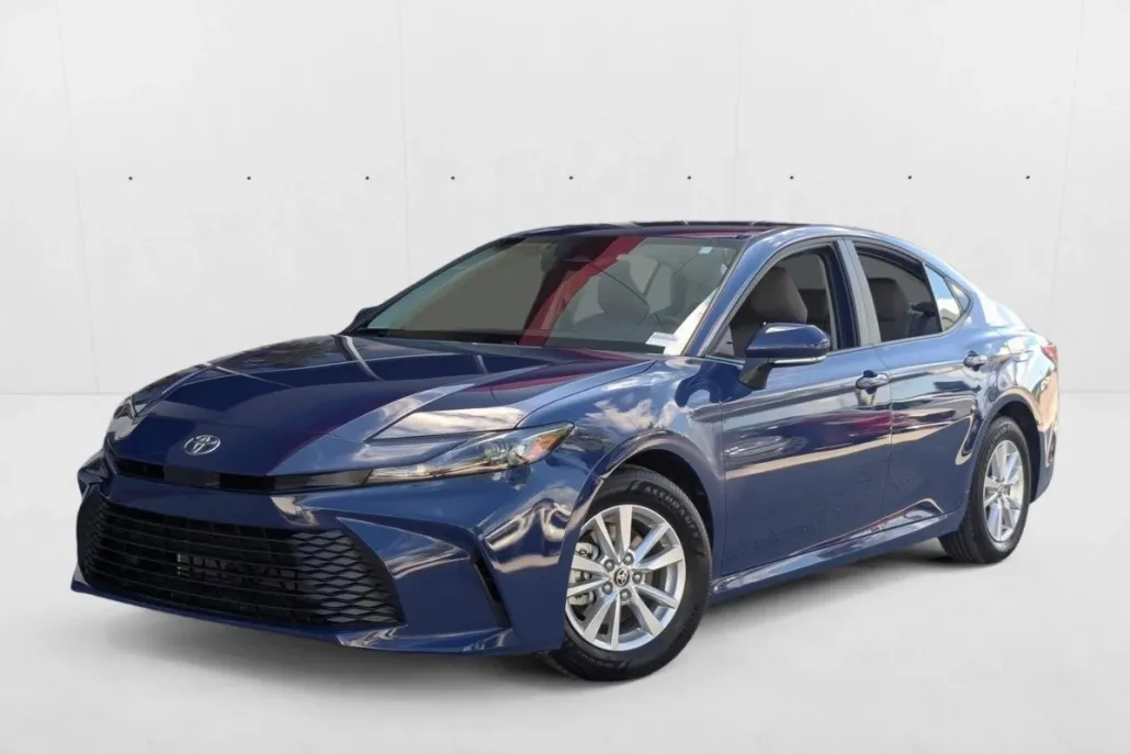 2025 Toyota Camry LE photo 1