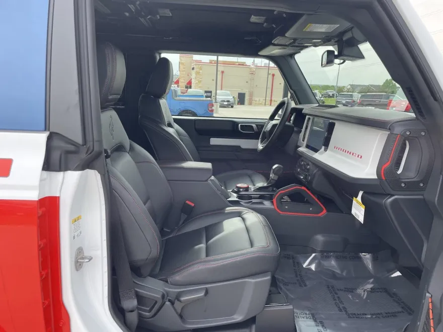 2025 Ford Bronco First Edition photo 18