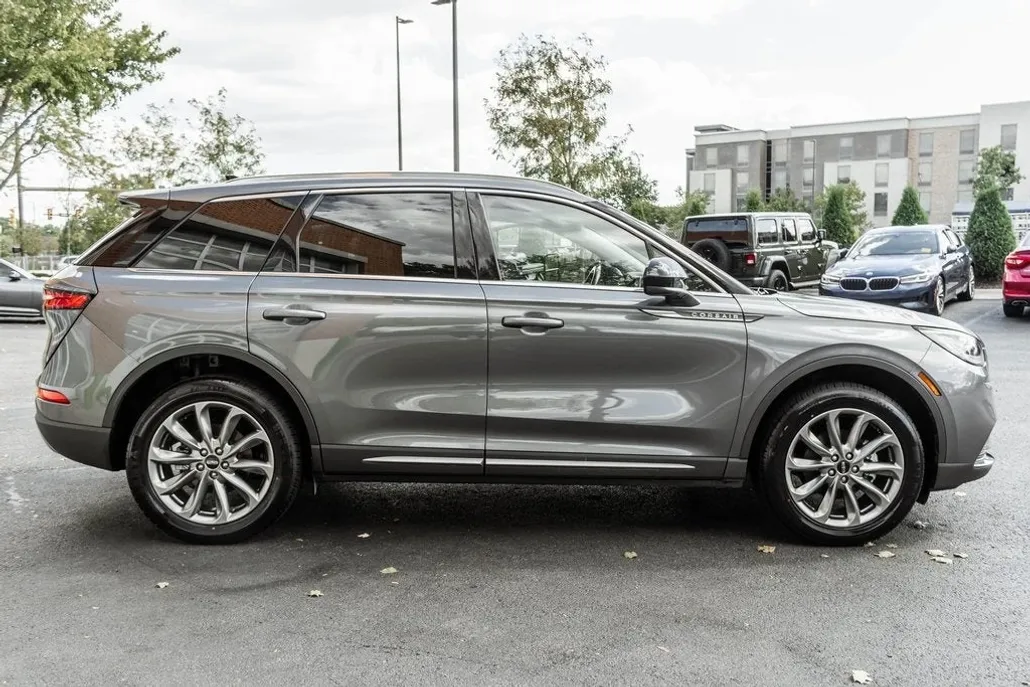 2022 Lincoln Corsair Standard photo 1