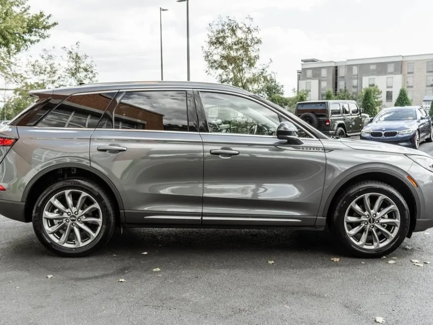2022 Lincoln Corsair Standard photo 1