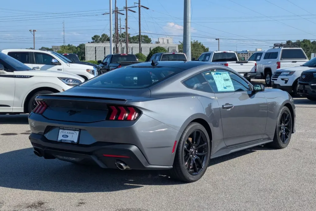 2025 Ford Mustang EcoBoost photo 1