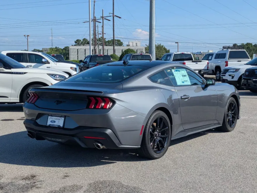 2025 Ford Mustang EcoBoost photo 1