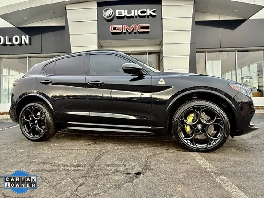 2024 Alfa Romeo Stelvio Quadrifoglio photo 1