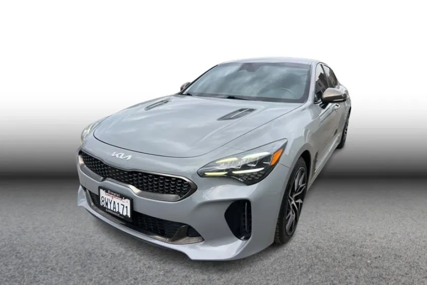2022 Kia Stinger GT-Line photo 1