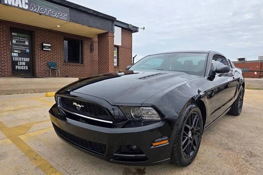 2014 Ford Mustang V6 photo 1