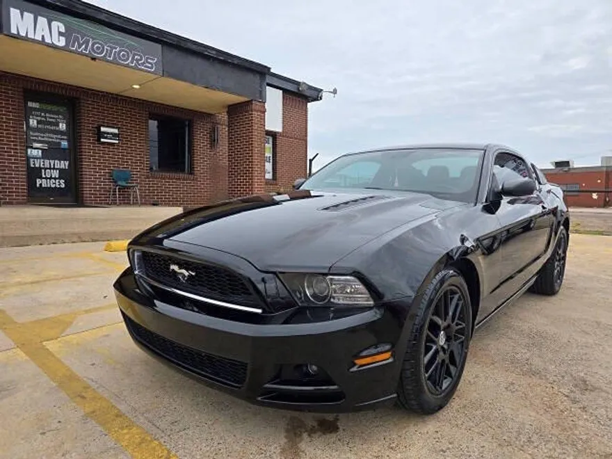 2014 Ford Mustang V6 photo 1