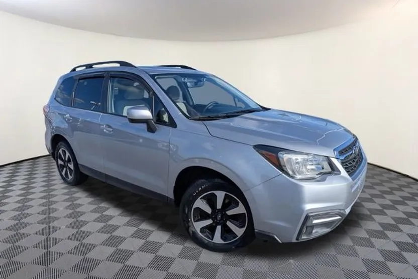 2017 Subaru Forester 2.5i Premium photo 1