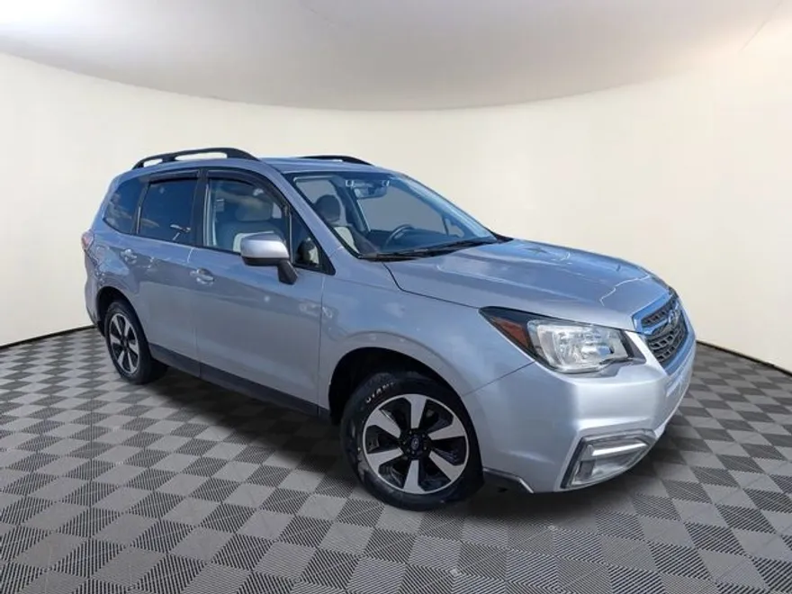 2017 Subaru Forester 2.5i Premium photo 1