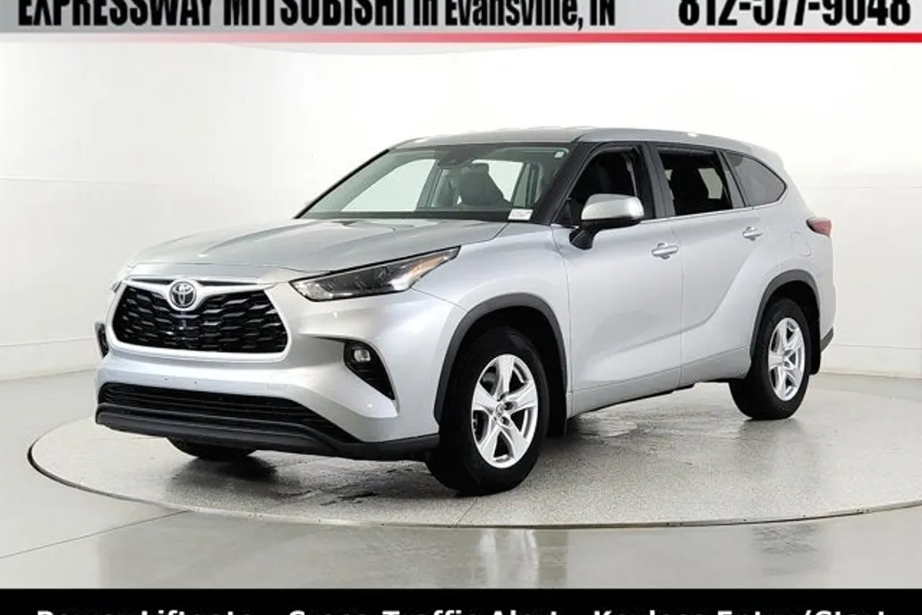 2024 Toyota Highlander LE photo 1