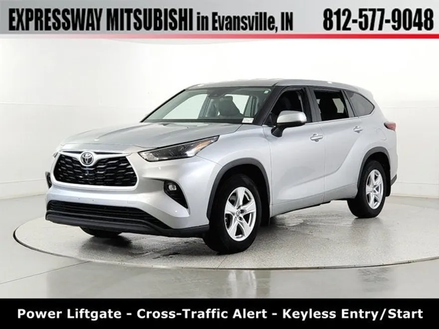 2024 Toyota Highlander LE photo 1