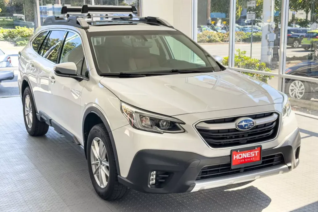 2022 Subaru Outback Touring photo 1