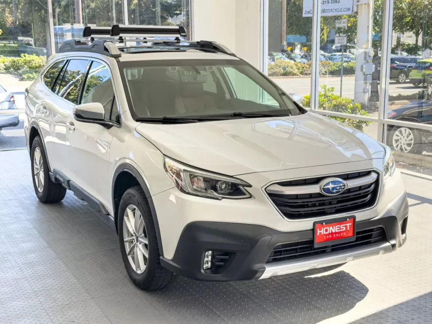 2022 Subaru Outback Touring photo 1