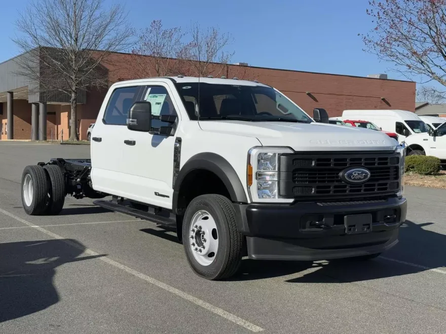 2025 Ford F-550 XL photo 1