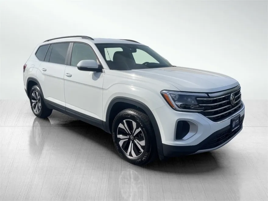 2024 Volkswagen Atlas SE photo 1