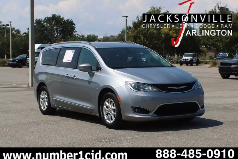 2020 Chrysler Pacifica Touring L photo 1
