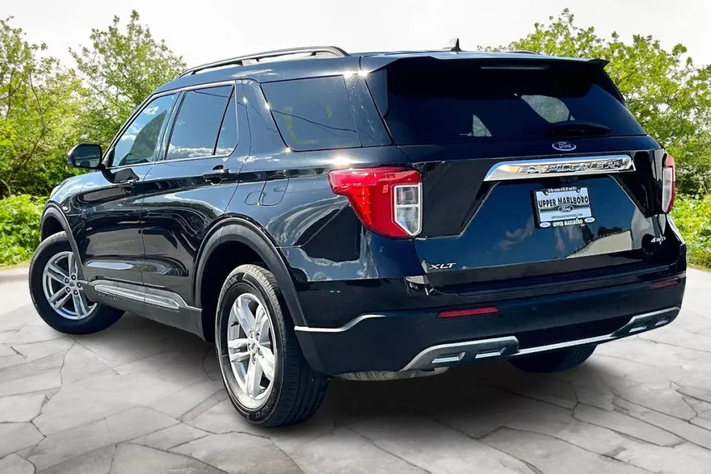 2023 Ford Explorer XLT photo 1