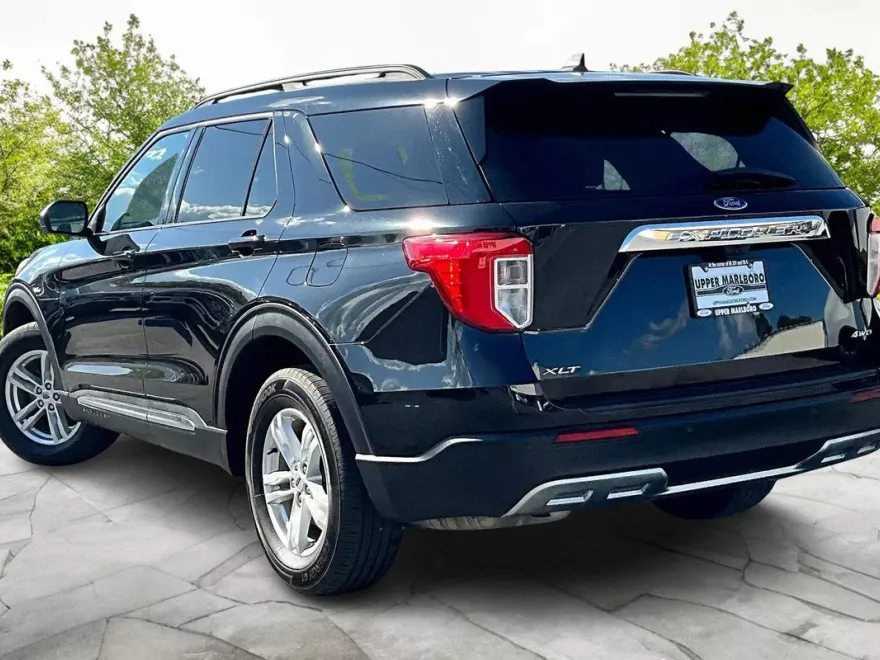 2023 Ford Explorer XLT photo 1