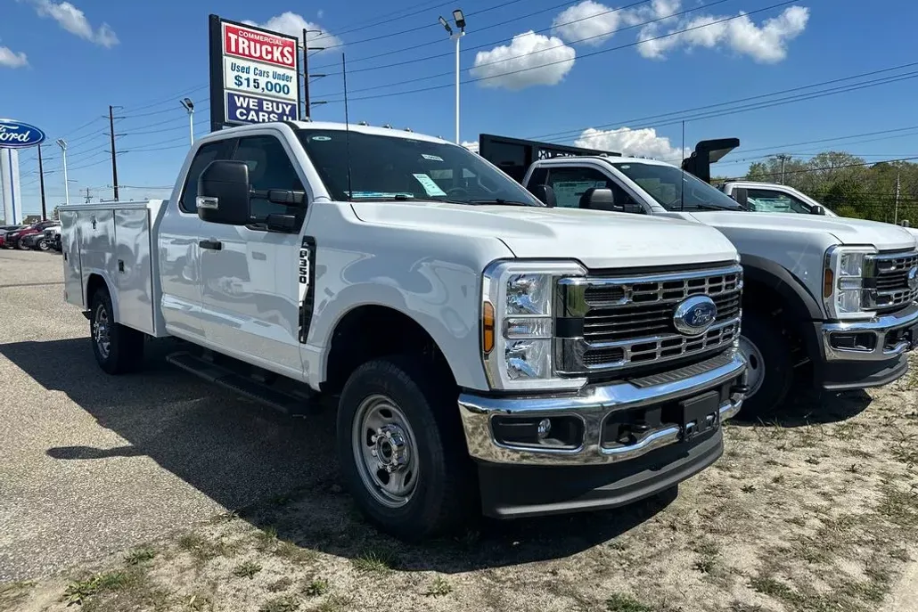 2025 Ford F-350 XL photo 1