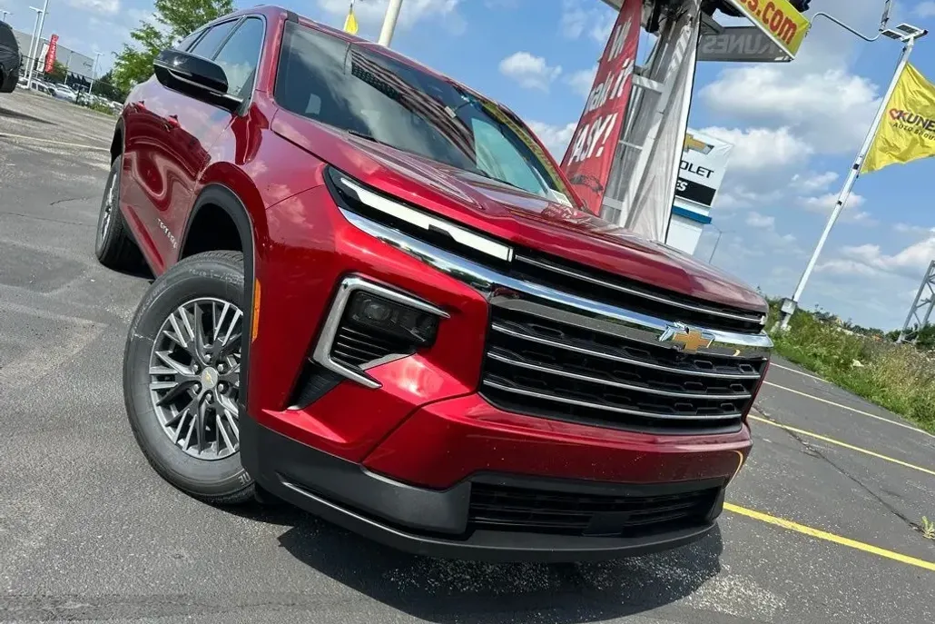 2026 Chevrolet Traverse 2LT photo 1