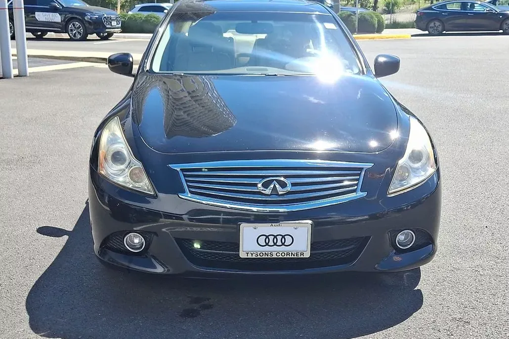 2011 Infiniti G37 photo 1