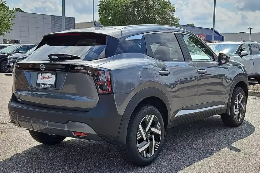 2025 Nissan Kicks SV photo 1