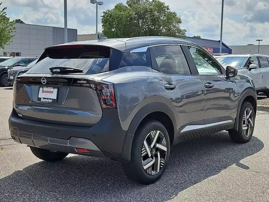 2025 Nissan Kicks SV photo 1