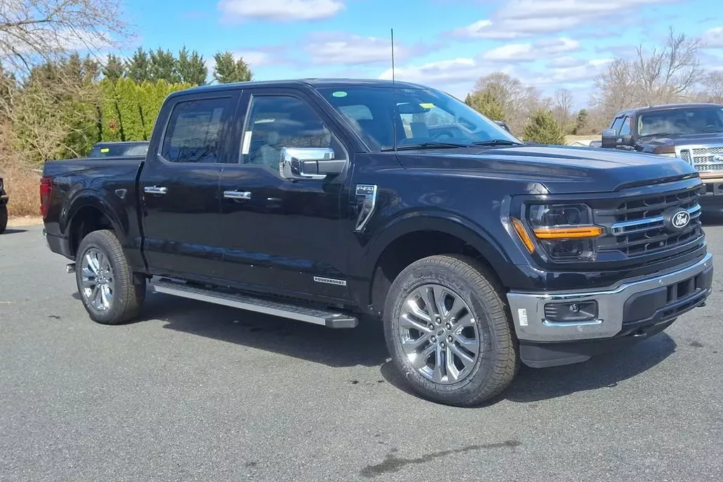 2025 Ford F-150 XLT photo 1