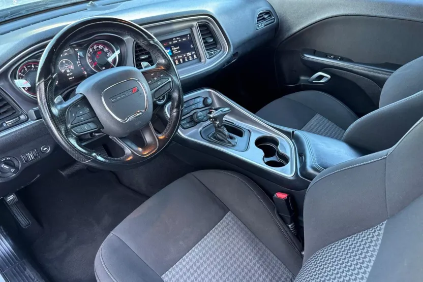 2022 Dodge Challenger GT photo 1