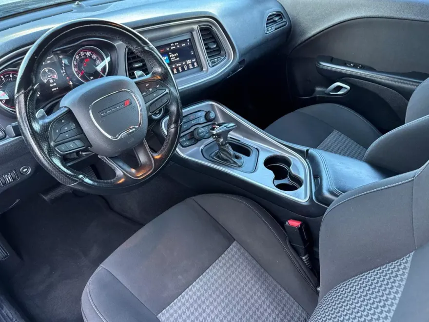 2022 Dodge Challenger GT photo 1
