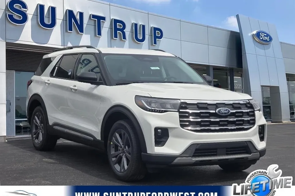 2025 Ford Explorer photo 1