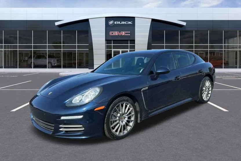 2016 Porsche Panamera 4 photo 1