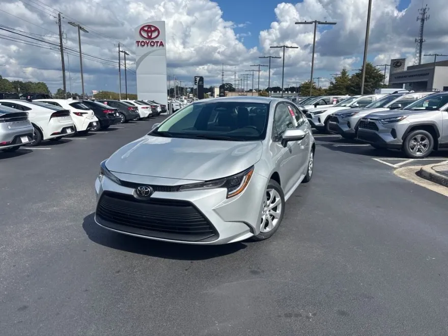 2026 Toyota Corolla LE photo 1