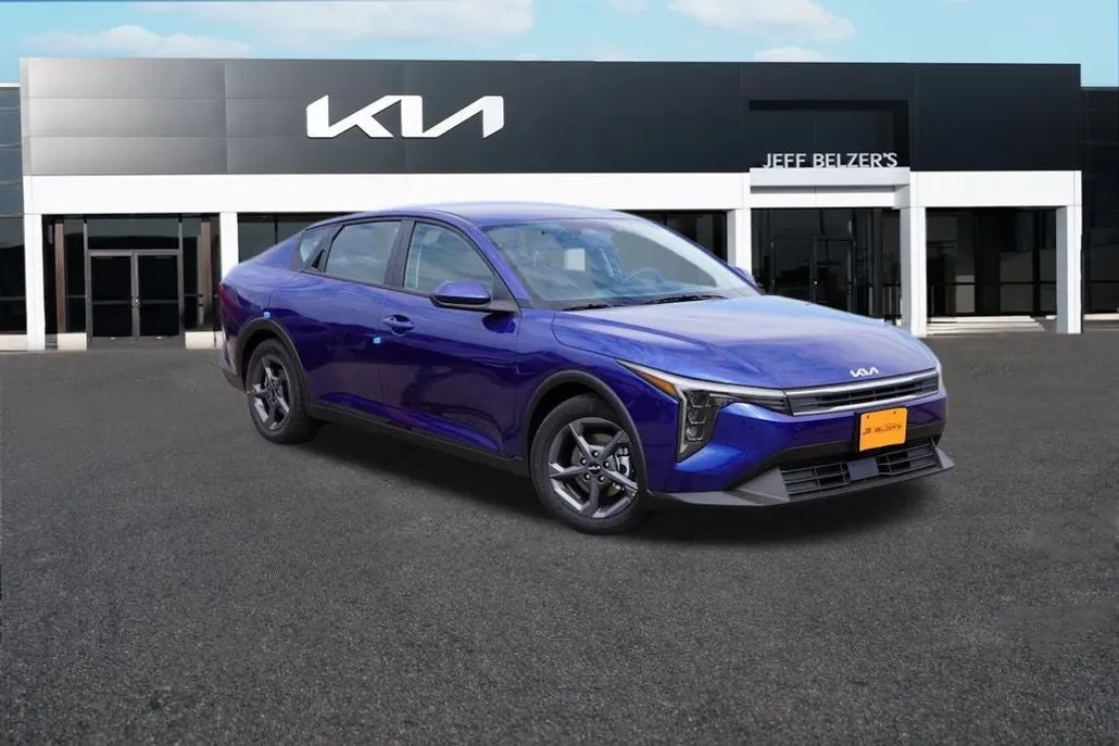 2025 Kia K4 LXS photo 1