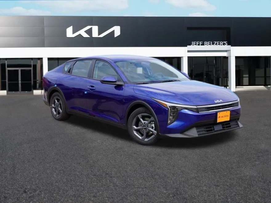 2025 Kia K4 LXS photo 1