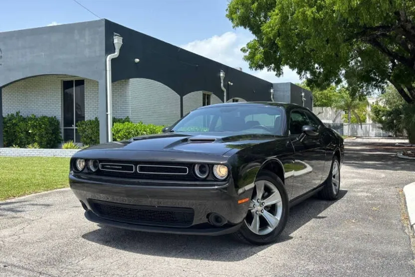 2021 Dodge Challenger SXT photo 1