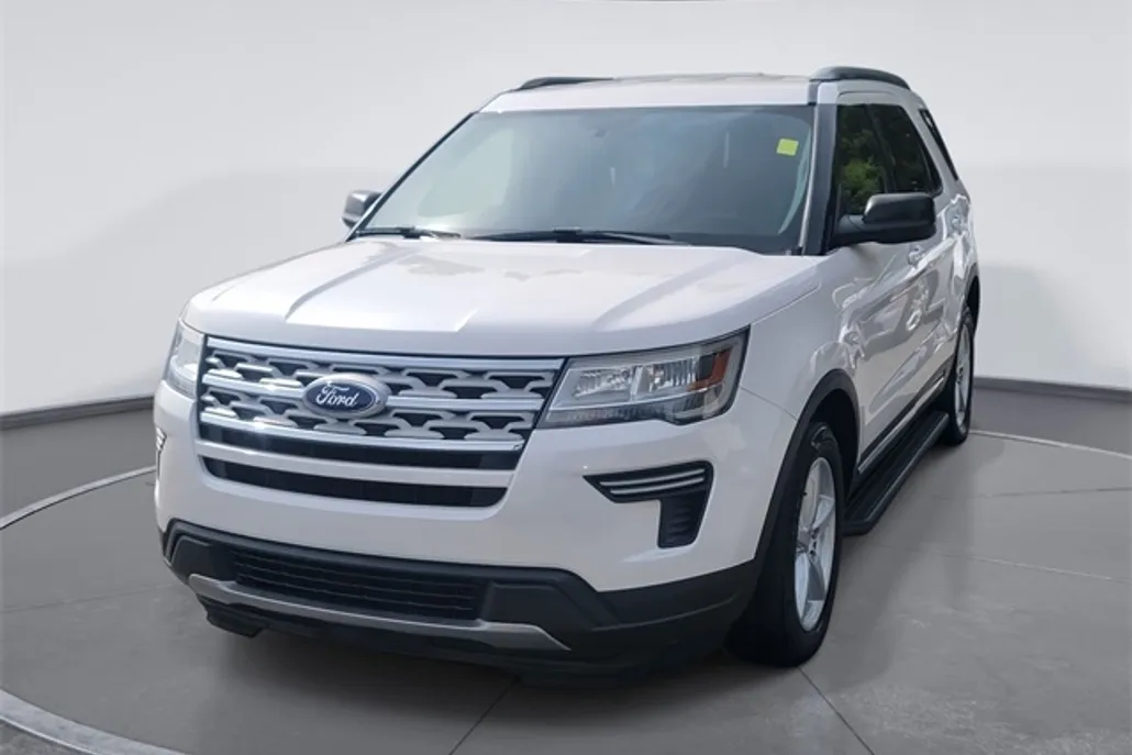 2019 Ford Explorer XLT photo 1