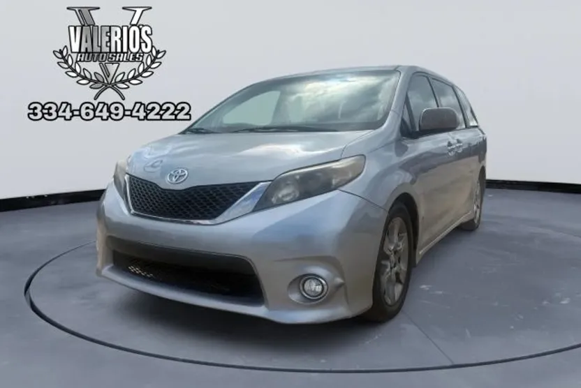 2014 Toyota Sienna XLE photo 1