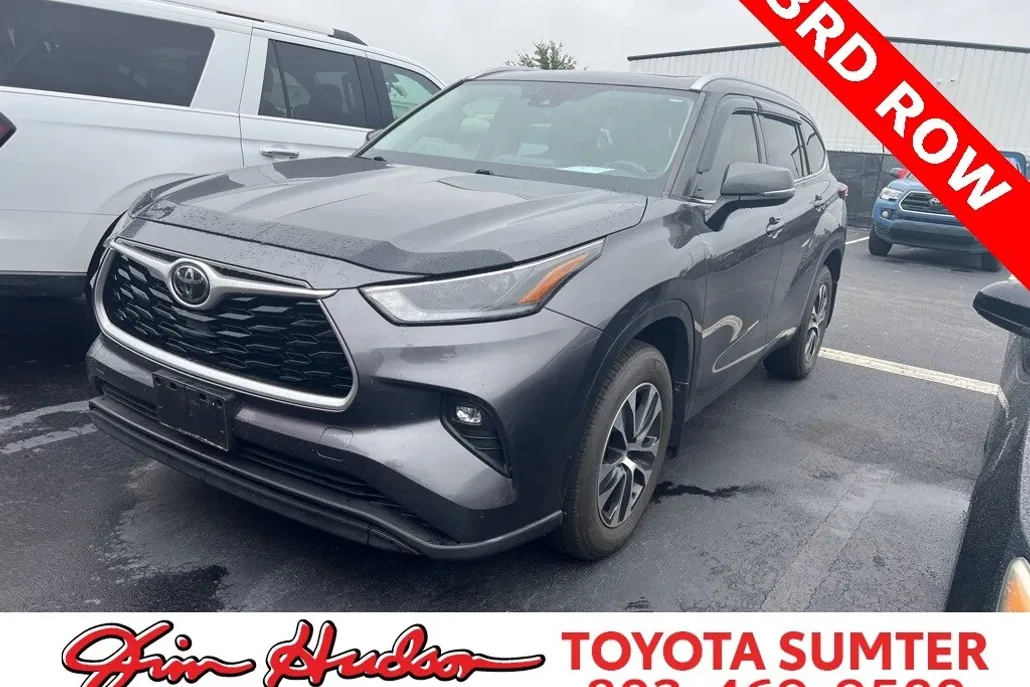 2021 Toyota Highlander XLE photo 1