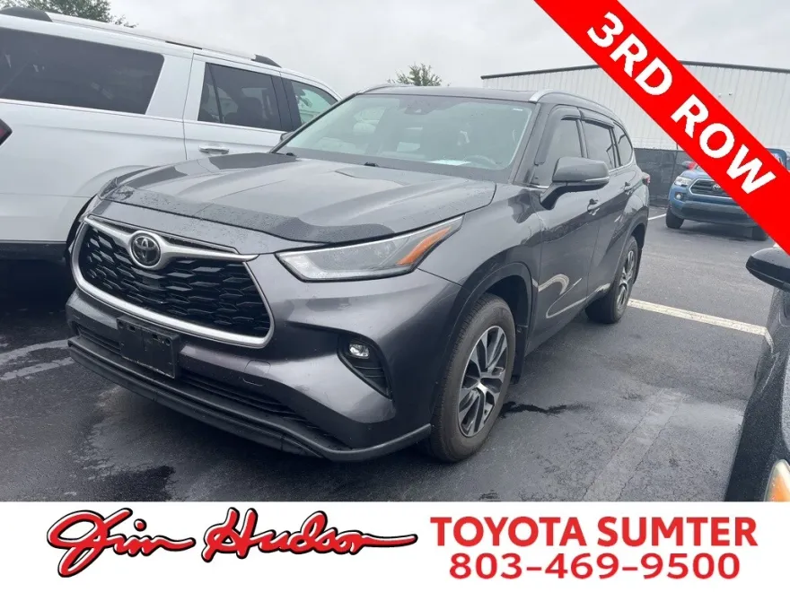2021 Toyota Highlander XLE photo 1