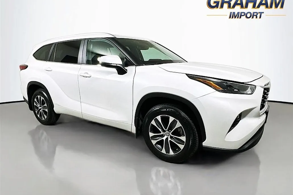 2023 Toyota Highlander XLE photo 1