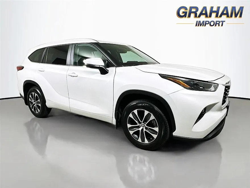 2023 Toyota Highlander XLE photo 1