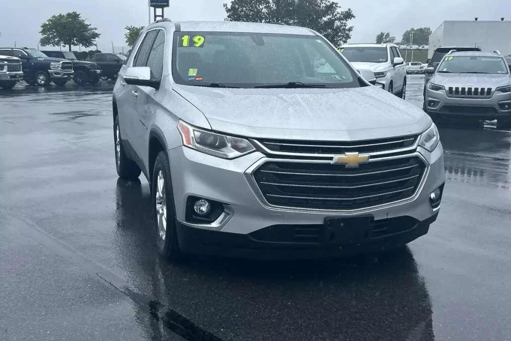 2019 Chevrolet Traverse Cloth 1LT photo 1