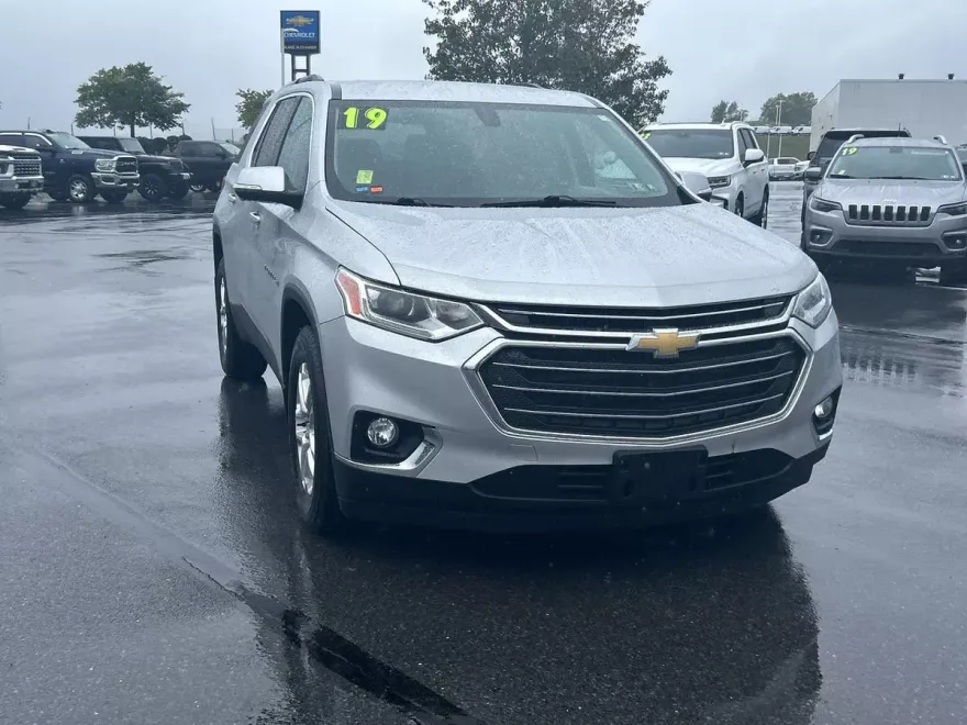 2019 Chevrolet Traverse Cloth 1LT photo 1