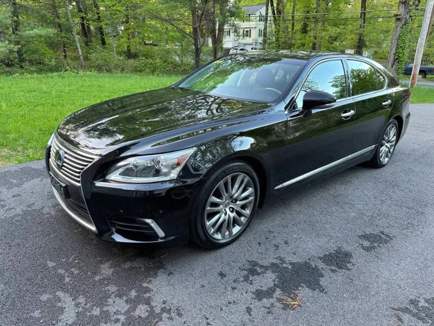 2016 Lexus LS 460 photo 1