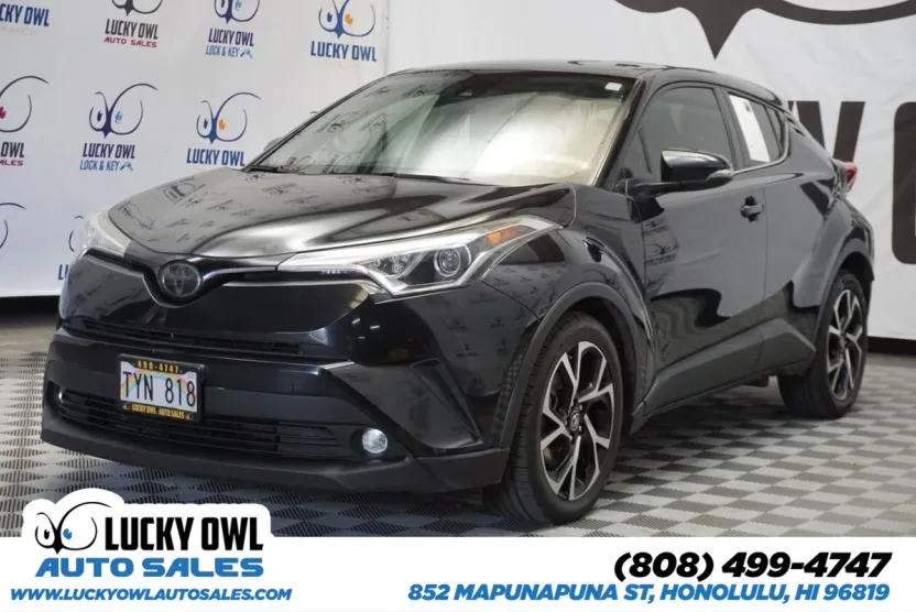 2019 Toyota C-HR LE photo 1