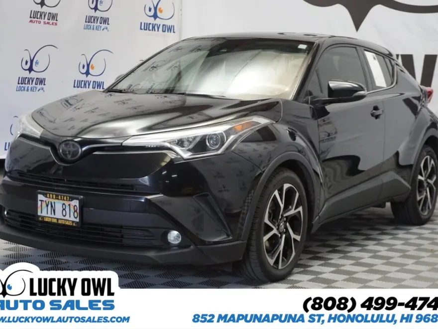 2019 Toyota C-HR LE photo 1